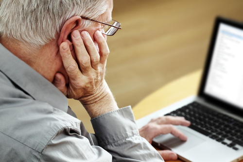 senior man applying for Medicare online